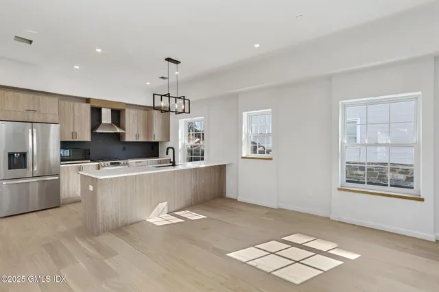 $10,000 | 63 Church Street, Unit 1F, Greenwich, CT 06830