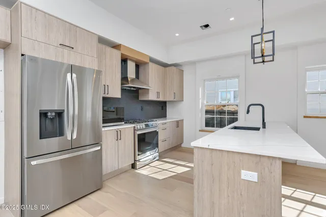 $10,000 | 63 Church Street, Unit 1F, Greenwich, CT 06830