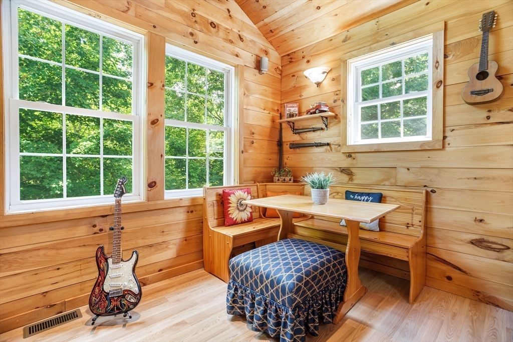 17 Mayo Road Hubbardston, MA 01452 - Photo 4 of 42