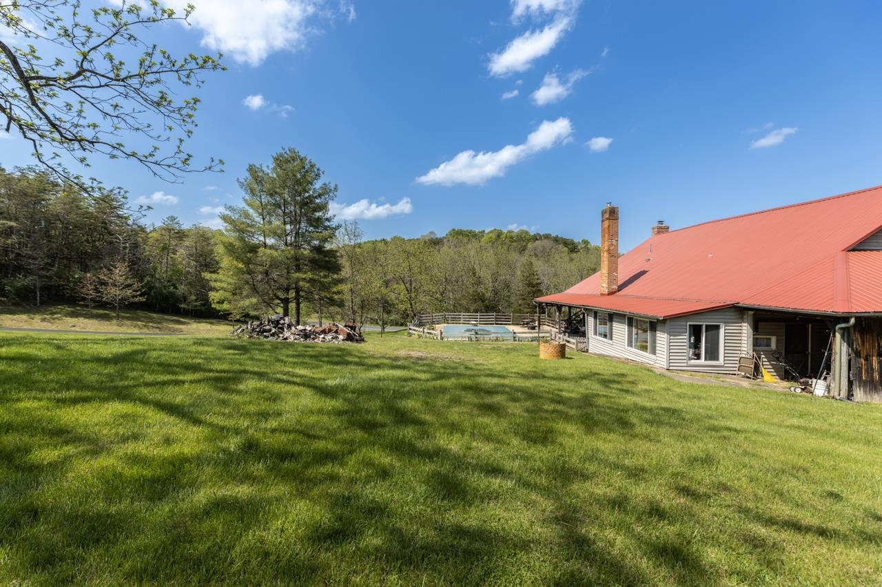 916 Union Church Road Churchville, VA 24421 - Photo 53 of 74 a view of a house with a big yard
