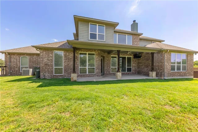 a view of a house with a backyard