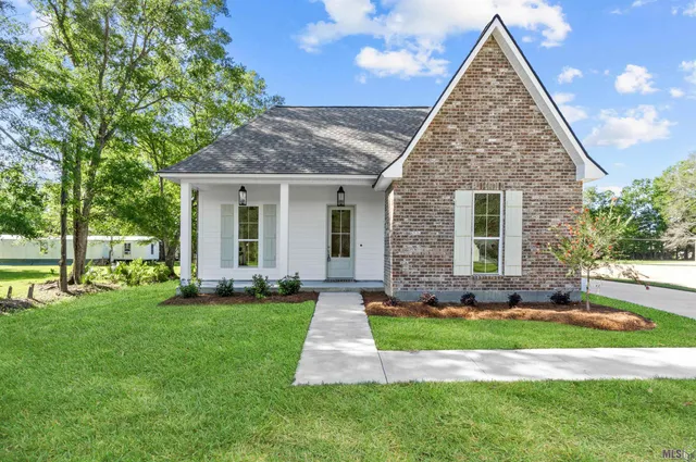 $369,900 | 31872 Netterville Road, Denham Springs, LA 70726