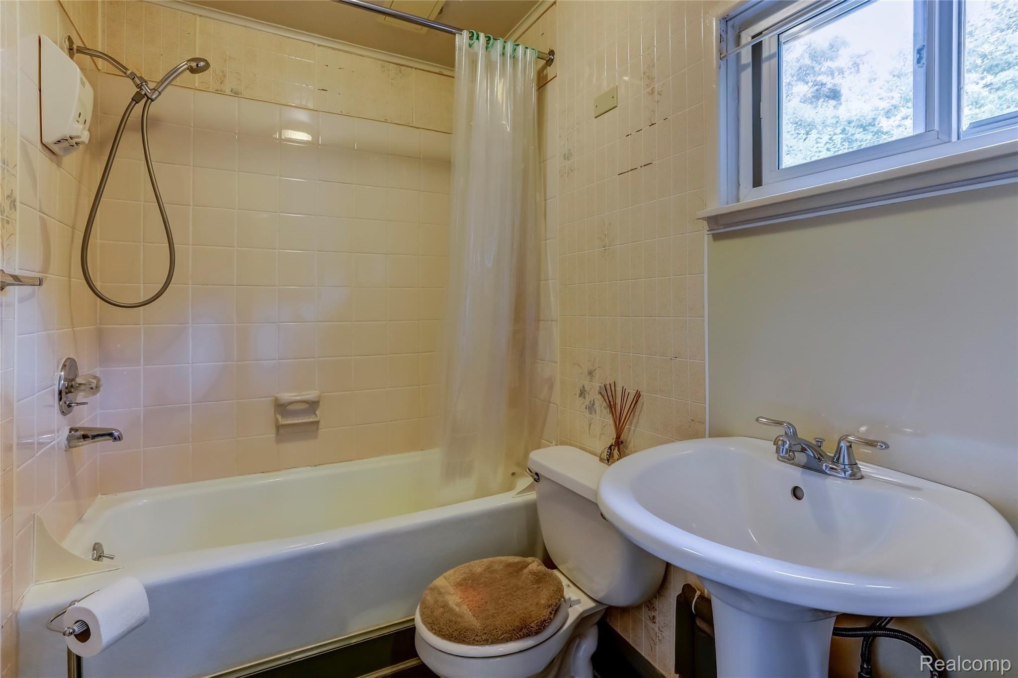 3056 Melvin Avenue Rochester, MI 48307 - Photo 12 of 22 3056 Melvin Avenue, Rochester Hills, MI-16-FULL.jpg