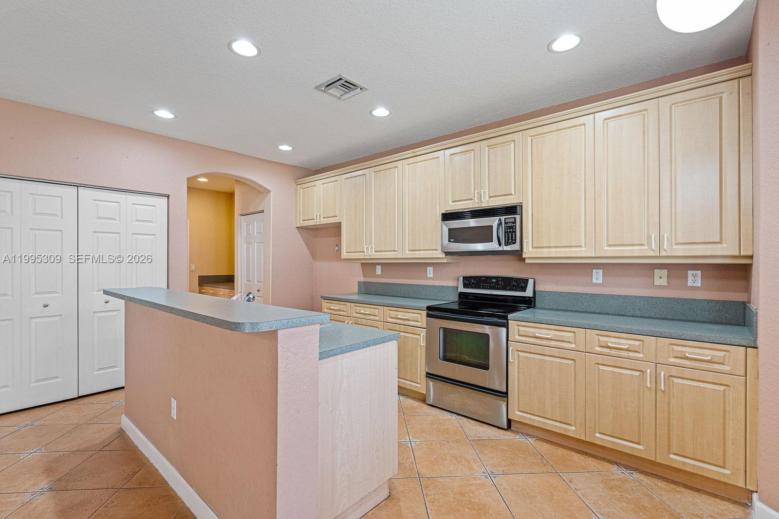 1925 Southeast 17th Court Homestead, FL 33035 - Photo 12 of 38