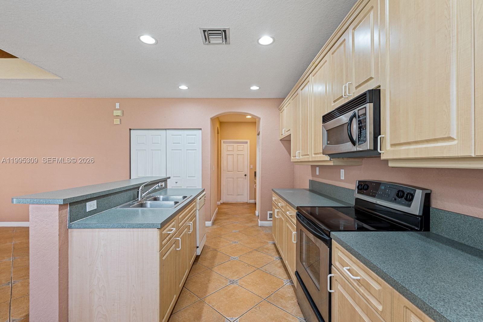 1925 Southeast 17th Court Homestead, FL 33035 - Photo 13 of 38