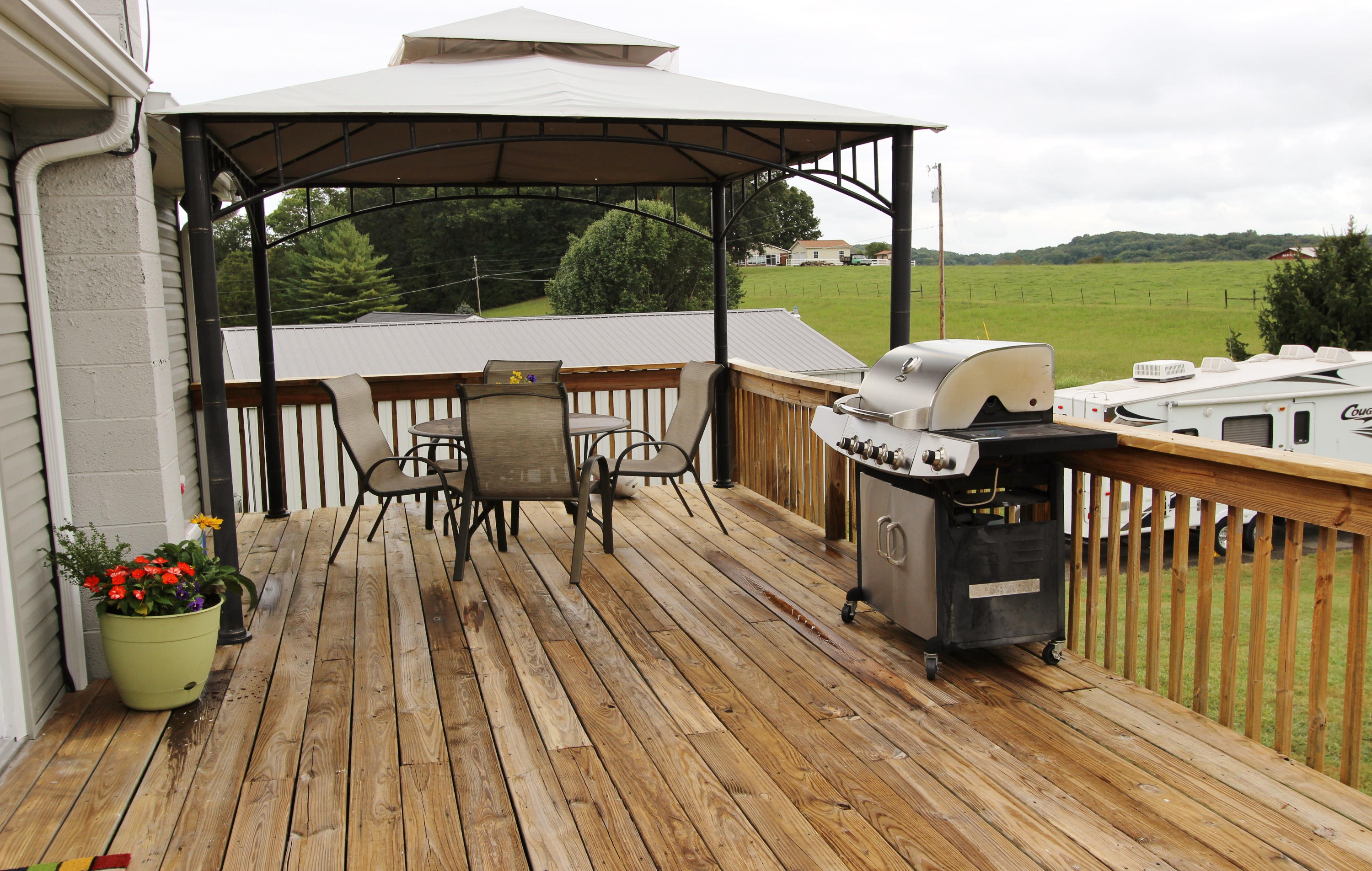 218 Long Hollow Road Clinton, TN 37716 - Photo 5 of 27 Great front Deck