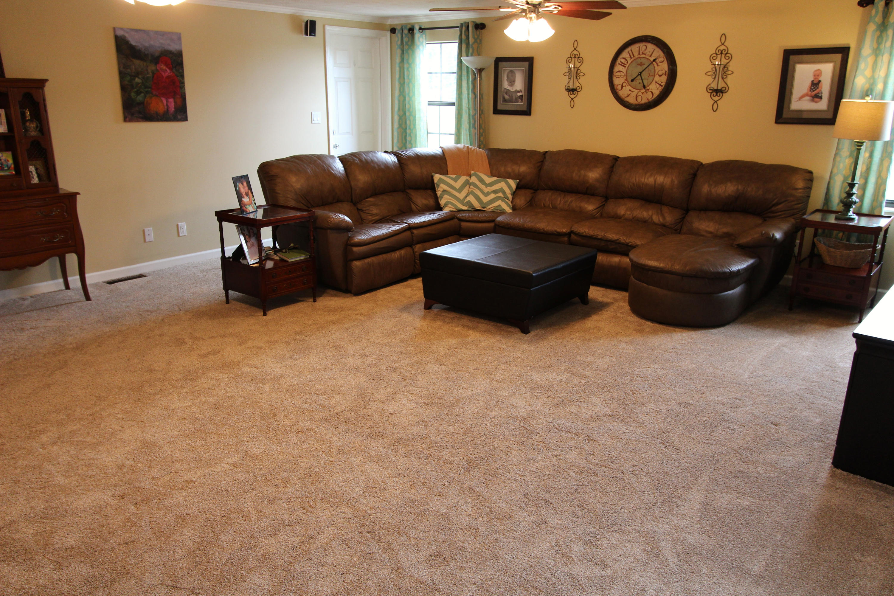 218 Long Hollow Road Clinton, TN 37716 - Photo 8 of 27 Huge Living Room!