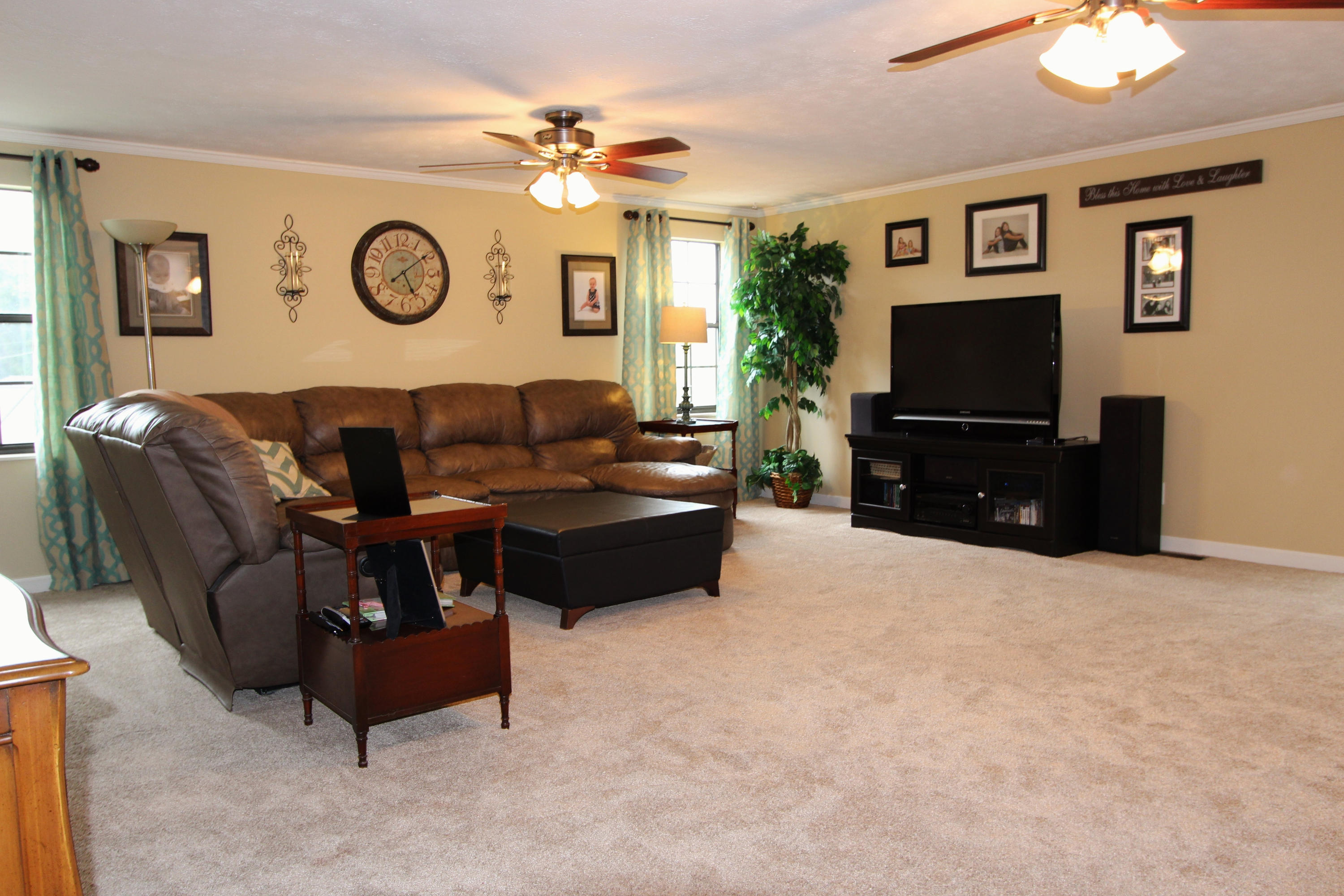 218 Long Hollow Road Clinton, TN 37716 - Photo 9 of 27 Living Room