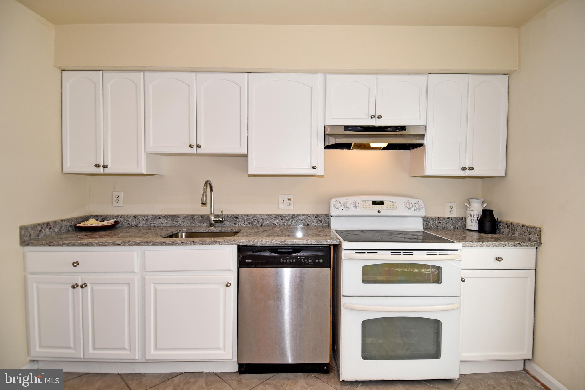 6838 Supreme Court Springfield, VA 22150 - Photo 13 of 42 Kitchen