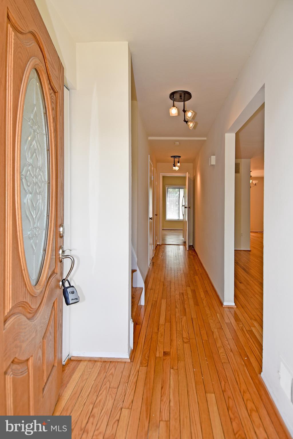 6838 Supreme Court Springfield, VA 22150 - Photo 5 of 42 Hallway