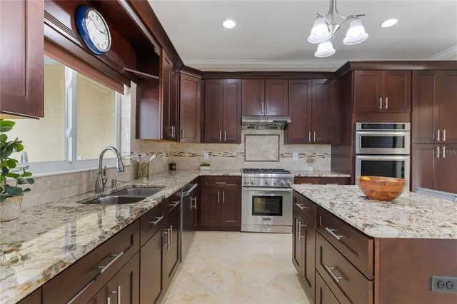 a view of a house with backyard and garden