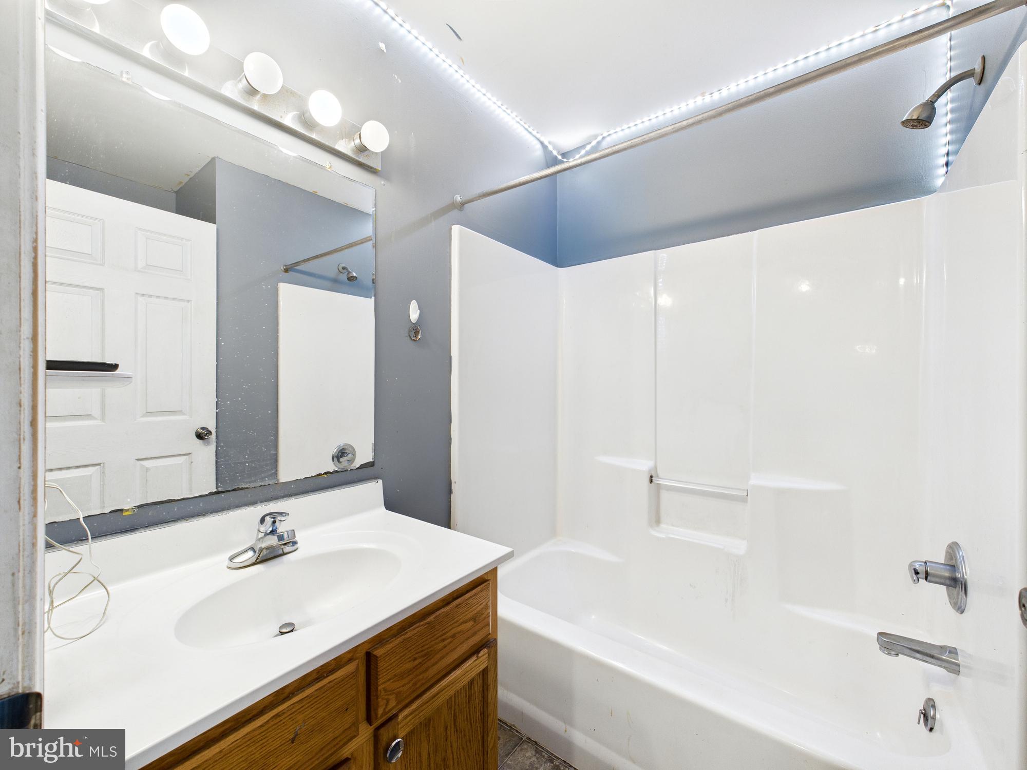 1176 West 6th Street Laurel, DE 19956 - Photo 27 of 42 a bathroom with a bathtub and a sink
