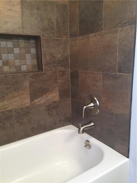 70 Robinhood Road Pittsburgh, PA 15220 - Photo 12 of 25 Gallery Image 12
