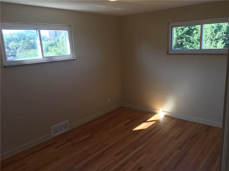70 Robinhood Road Pittsburgh, PA 15220 - Photo 14 of 25 Gallery Image 14