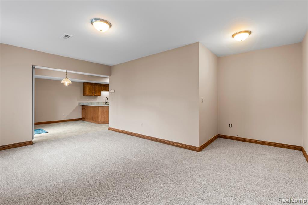 2289 Rochelle Park Drive Rochester Hills, MI 48309 - Photo 12 of 39