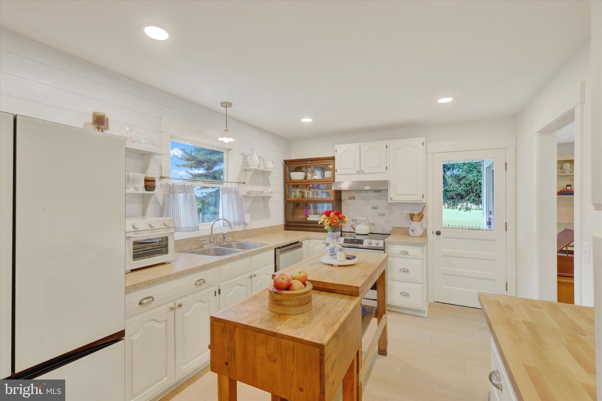 116 Horners Road Carlisle, PA 17015 - Photo 8 of 30 Gallery Image 8