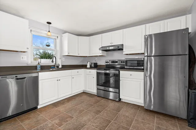 $2,500 | 74 Derryfield Road, Unit L, Derry, NH 03038