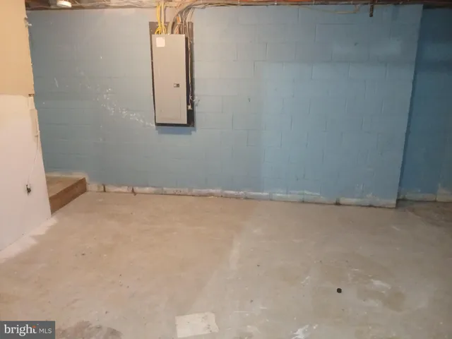 $295,000 | 33 Hopkins Street, Woodbury, NJ 08096