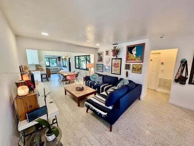 $4,000 | 722 Southwest 10th Street | Southwest Lakes