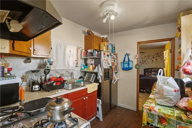 a very nice looking room with many windows