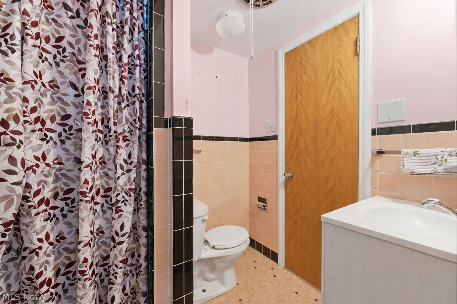 19829 Winslow Road Shaker Heights, OH 44122 - Photo 9 of 24 Unit 2 Full Bathroom