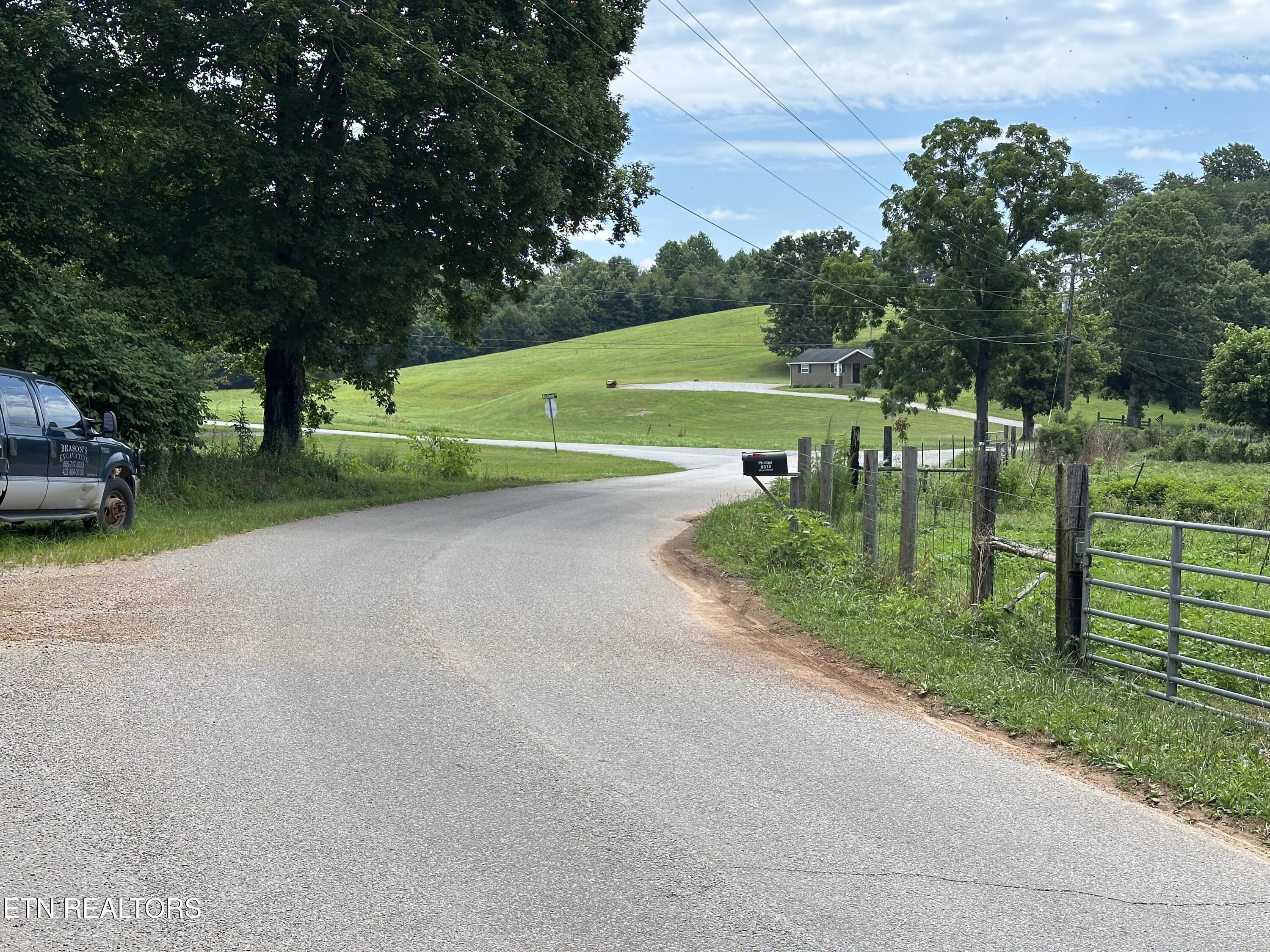 7070 Ross Road Philadelphia, TN 37846 - Photo 4 of 30 IMG_4376