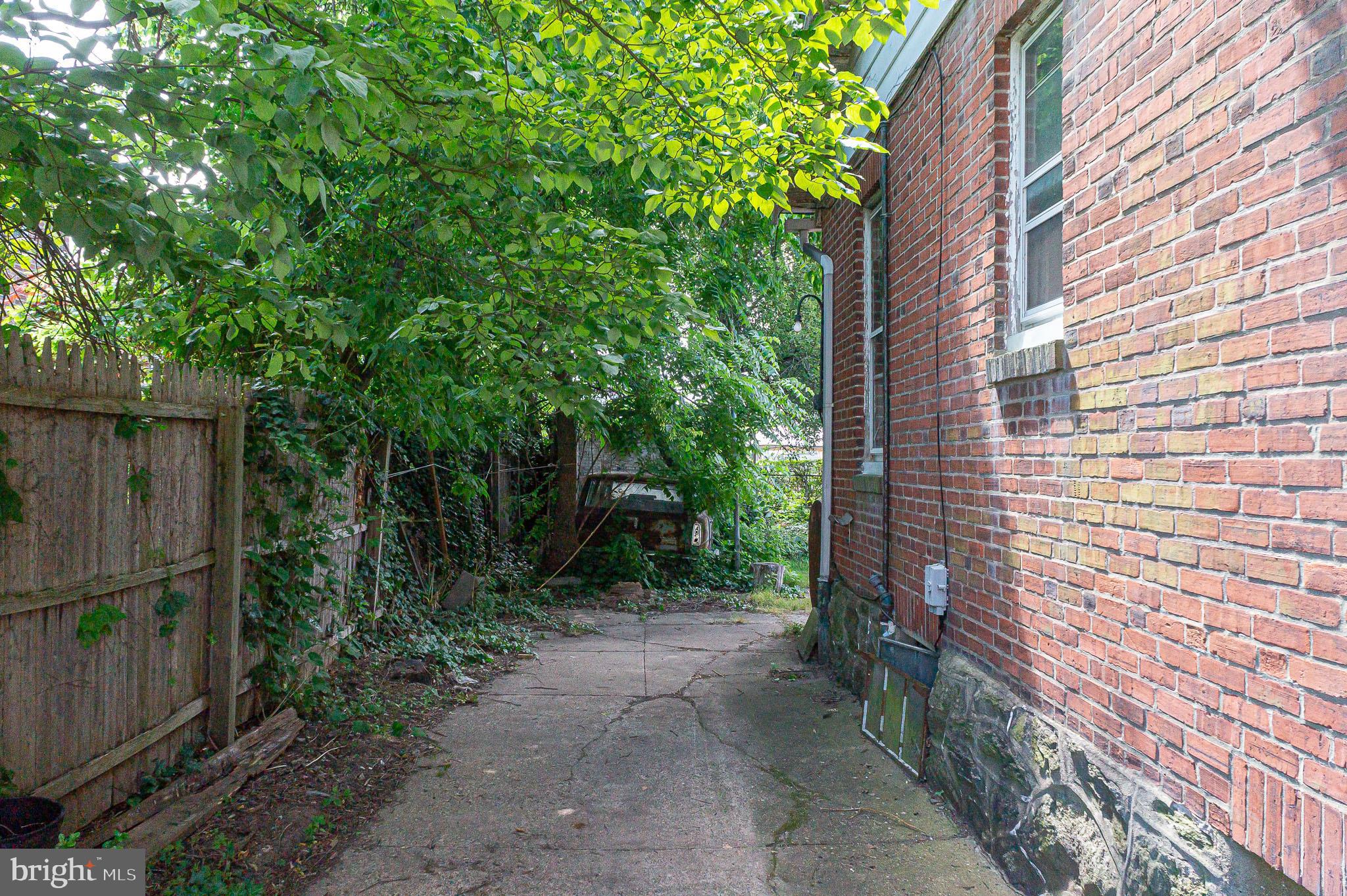 7337 Dungan Road Philadelphia, PA 19111 - Photo 3 of 38 Gallery Image 3