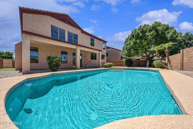 a view of a house with a backyard
