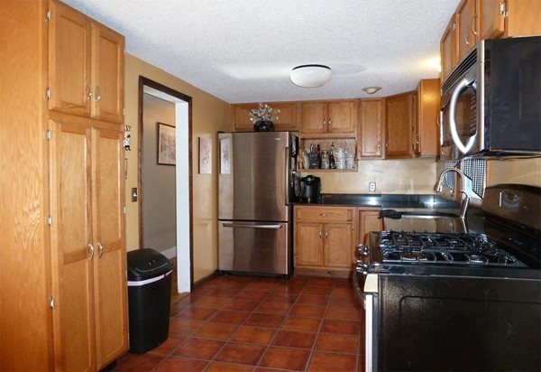 34 Winding Lane Springfield, MA 01118 - Photo 11 of 29