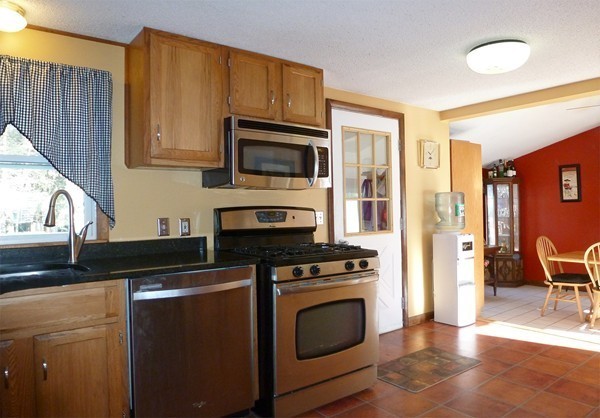 34 Winding Lane Springfield, MA 01118 - Photo 8 of 29