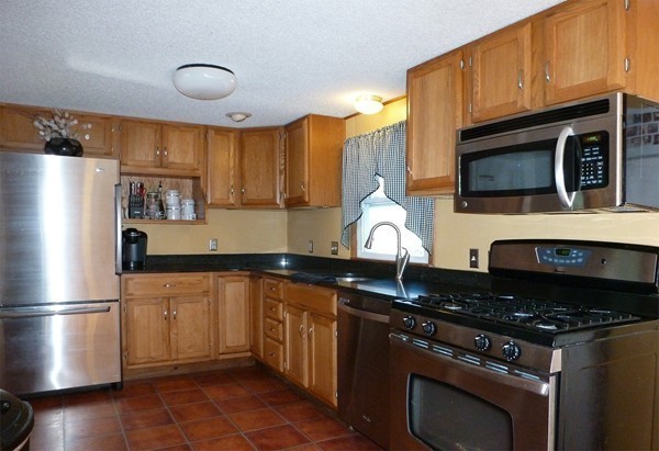 34 Winding Lane Springfield, MA 01118 - Photo 10 of 29