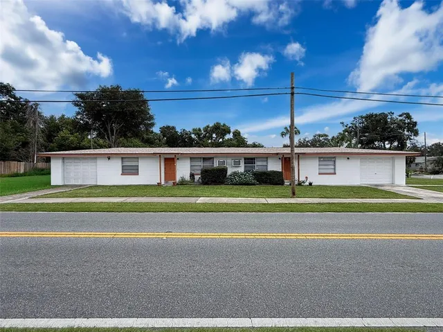 a view of a backyard with garden