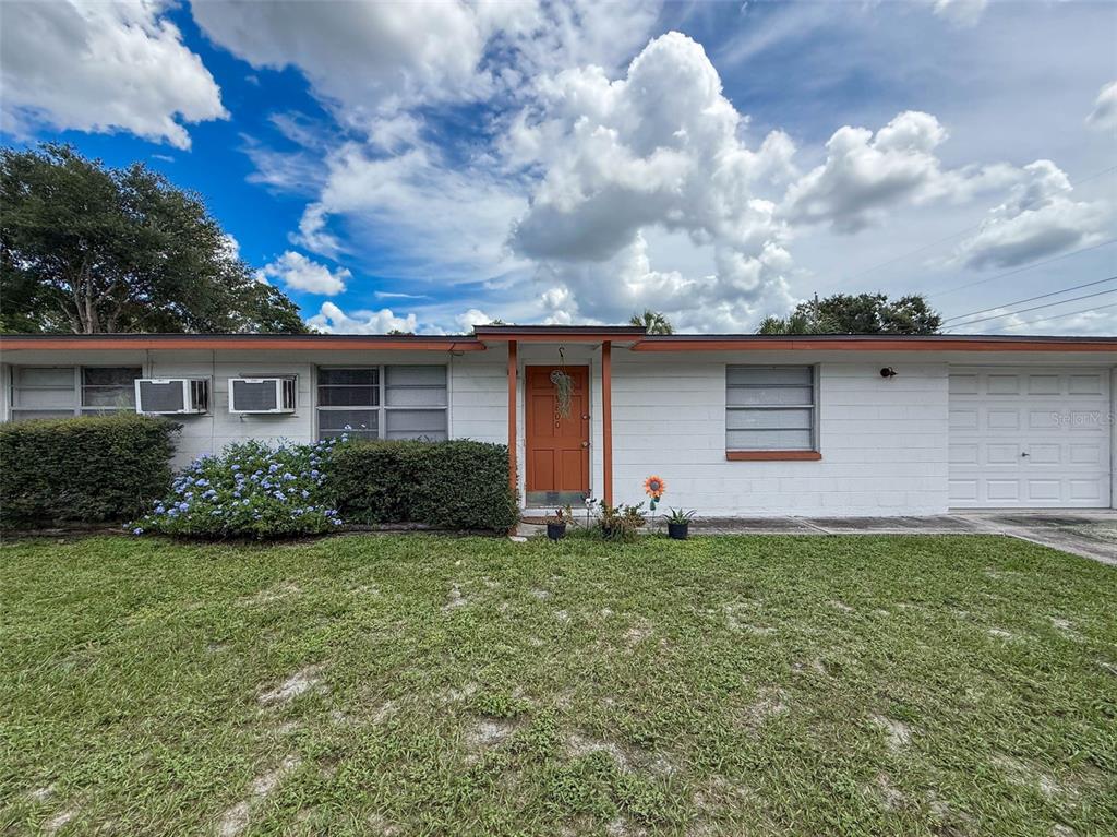5800 Madison Street New Port Richey, FL 34653 - Photo 10 of 71 a backyard of a house with lots of green space