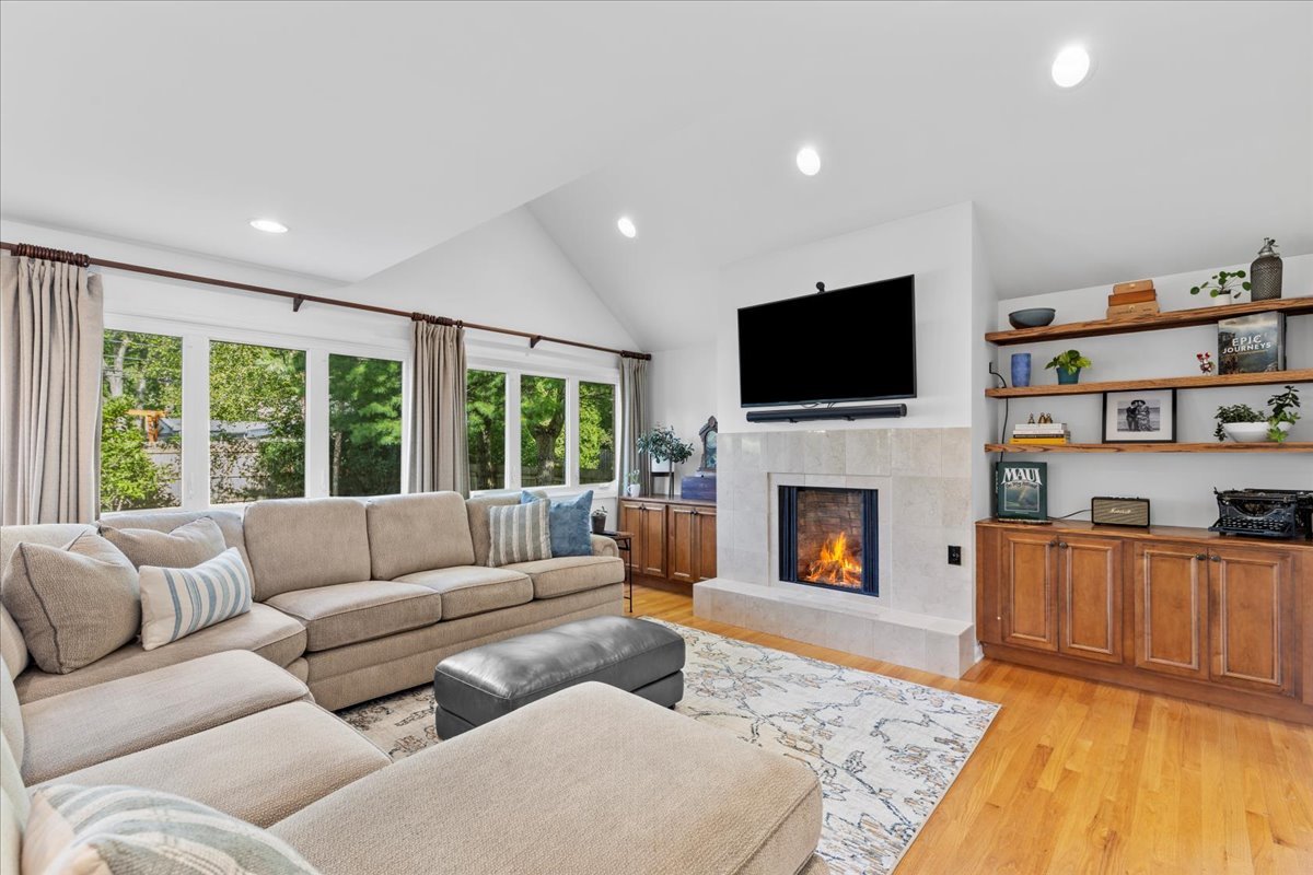 40 Williamsburg Road Evanston, IL 60203 - Photo 16 of 26 a living room with furniture fireplace and flat screen tv