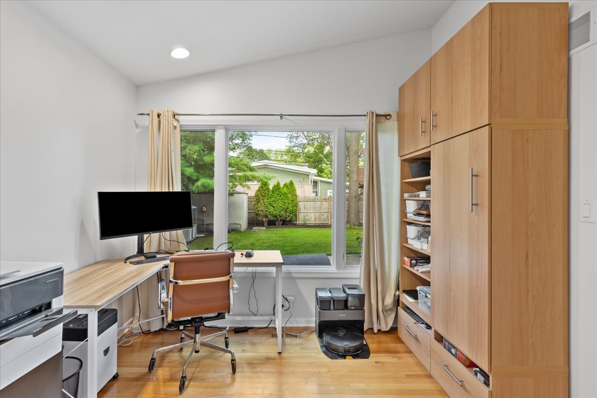 40 Williamsburg Road Evanston, IL 60203 - Photo 17 of 26 a view of a workspace with furniture and a window