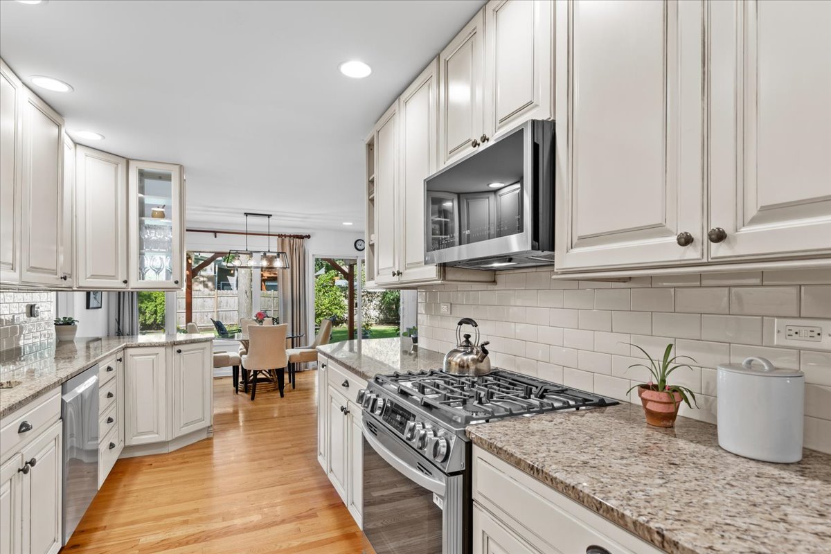 40 Williamsburg Road Evanston, IL 60203 - Photo 18 of 26 a kitchen with stainless steel appliances granite countertop a stove and a sink