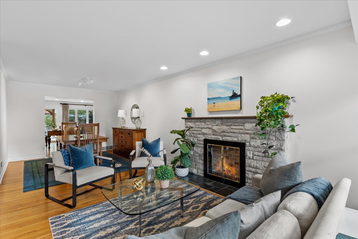 40 Williamsburg Road Evanston, IL 60203 - Photo 9 of 26 a living room with furniture and a fireplace