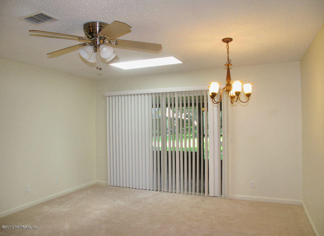 1279 The Grove Road Orange Park, FL 32073 - Photo 3 of 5 Living room