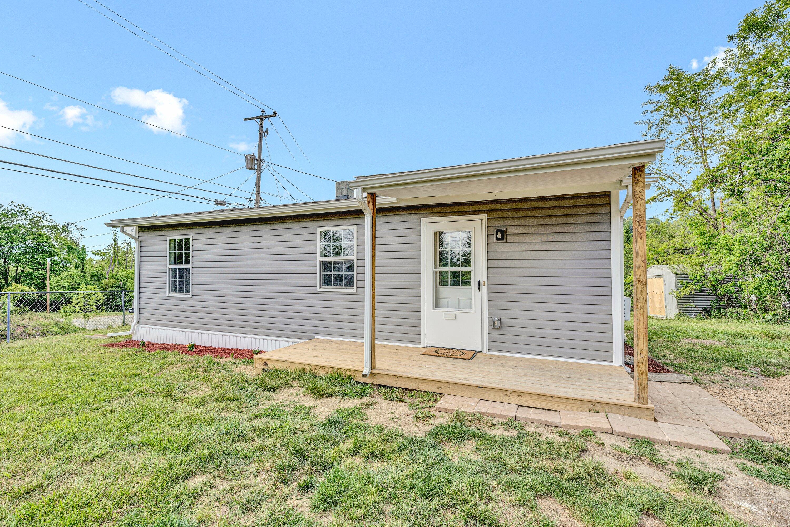 8307 Reservoir Road Roanoke, VA 24019 - Photo 2 of 14 Front Of House