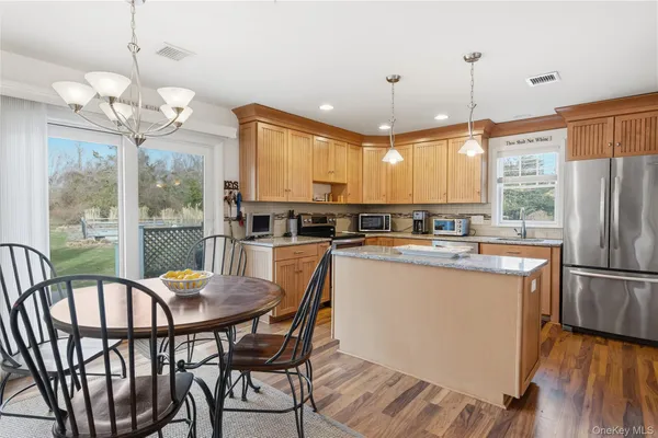 $2,485,000 | 14 Freds Lane, Shelter Island, NY 11964