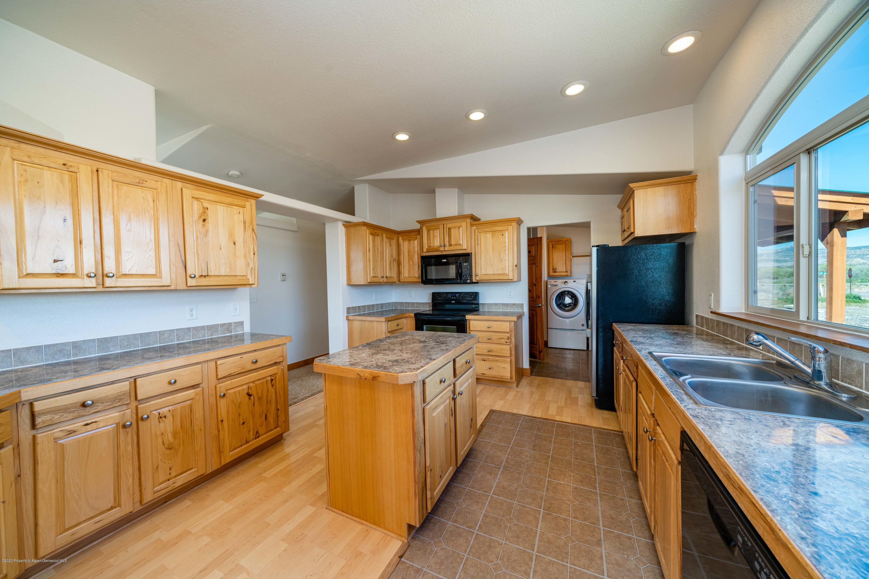 4501 U Road De Beque, CO 81630 - Photo 5 of 23 405 U Road Debeque, CO-5