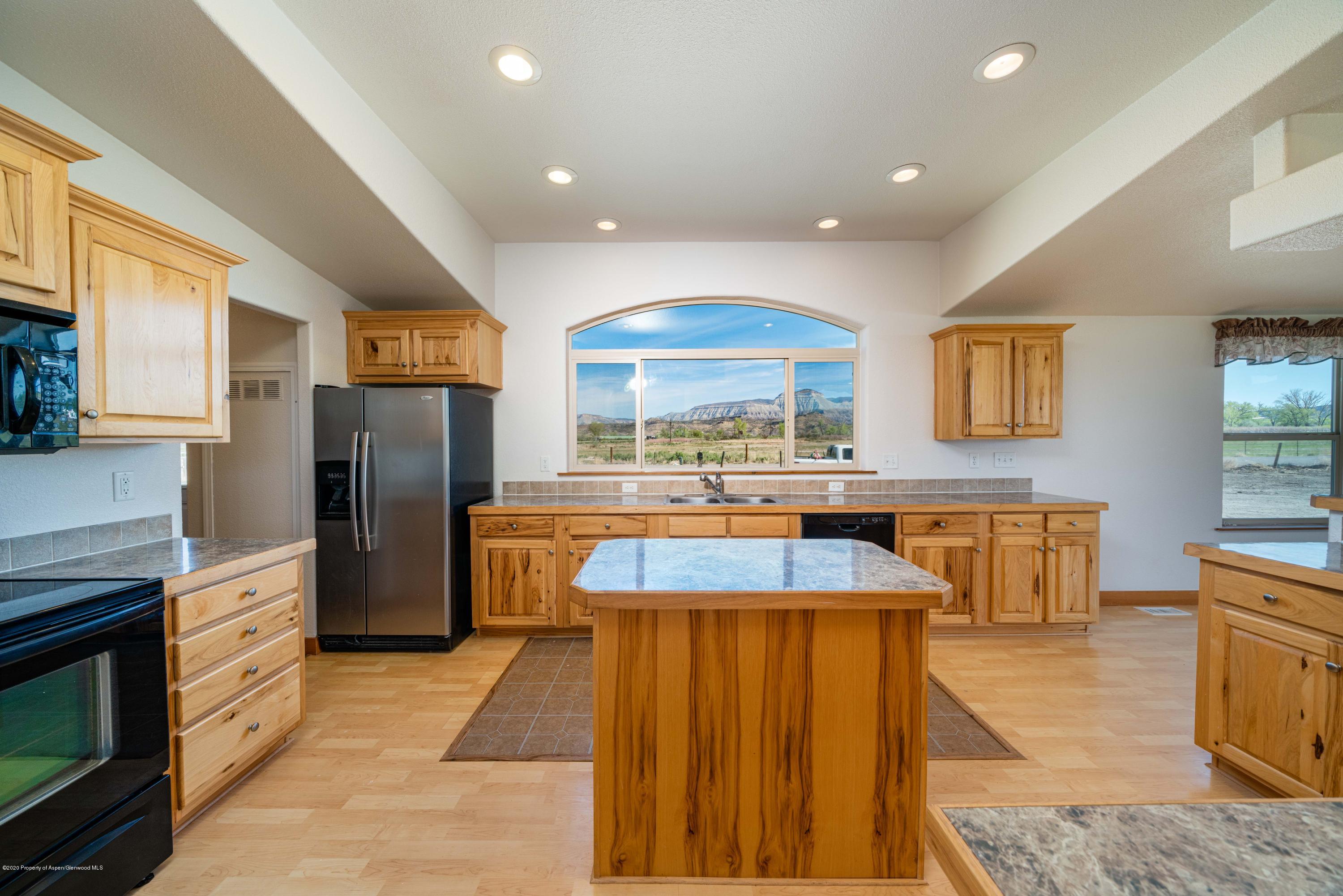 4501 U Road De Beque, CO 81630 - Photo 6 of 23 405 U Road Debeque, CO-6