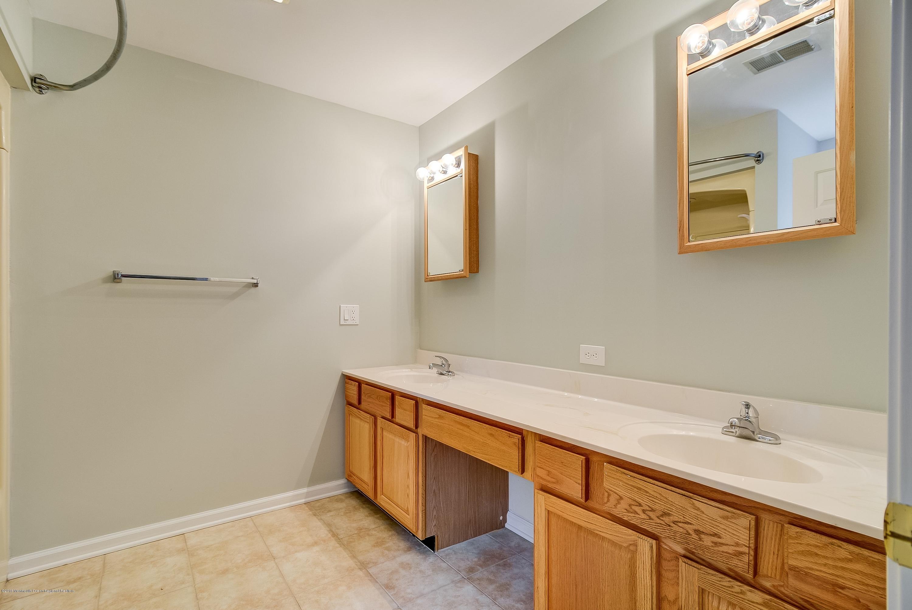 847 Wright Debow Road Jackson, NJ 08527 - Photo 22 of 29 019_Master Bathroom
