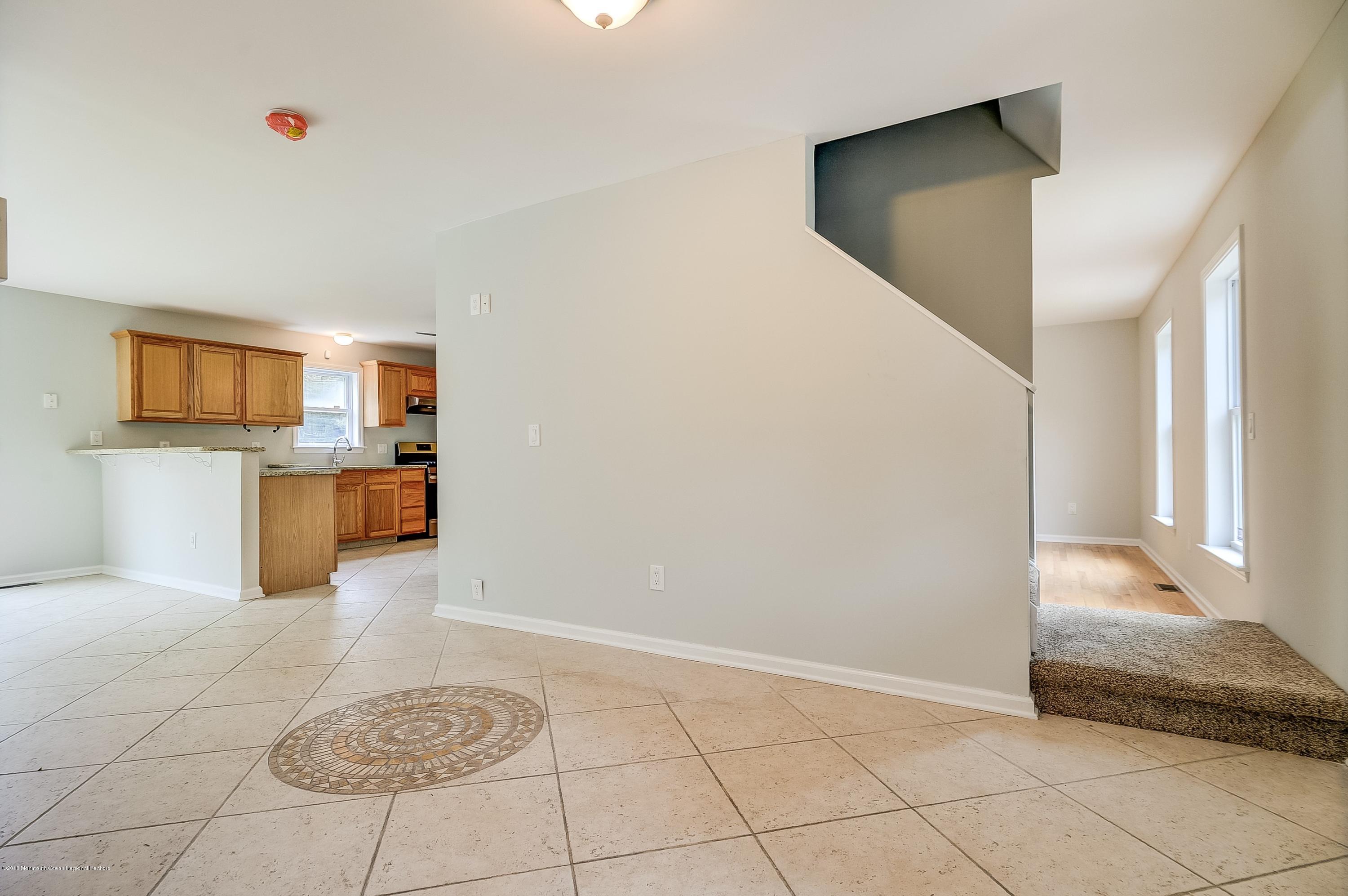 847 Wright Debow Road Jackson, NJ 08527 - Photo 4 of 29 004_Foyer