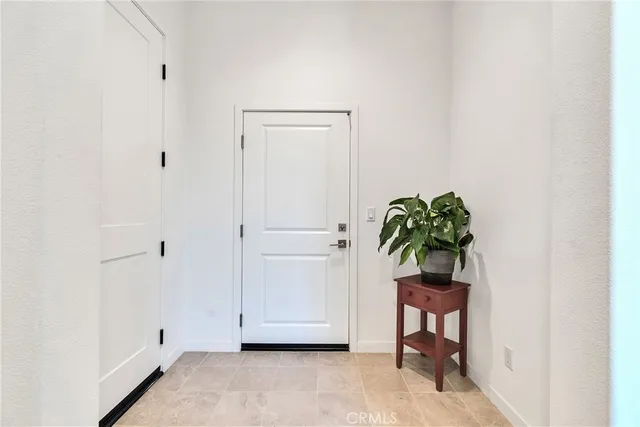 a view of entryway with fan