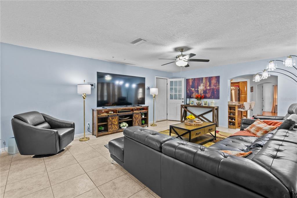 6750 Magnolia Homes Road Orlando, FL 32810 - Photo 7 of 43