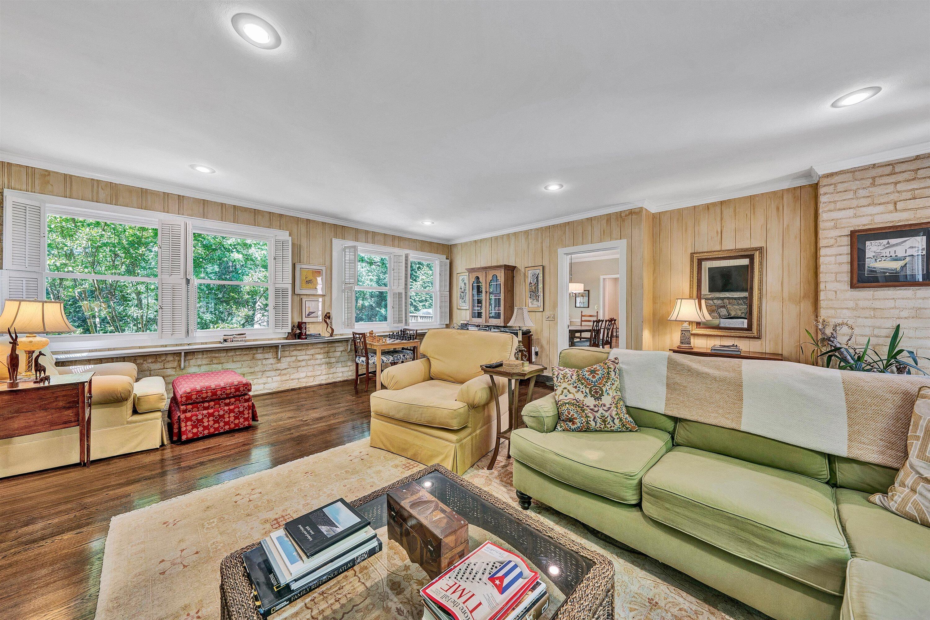 2130 Deyerle Road Southwest Roanoke, VA 24018 - Photo 11 of 47 11-DSC00298