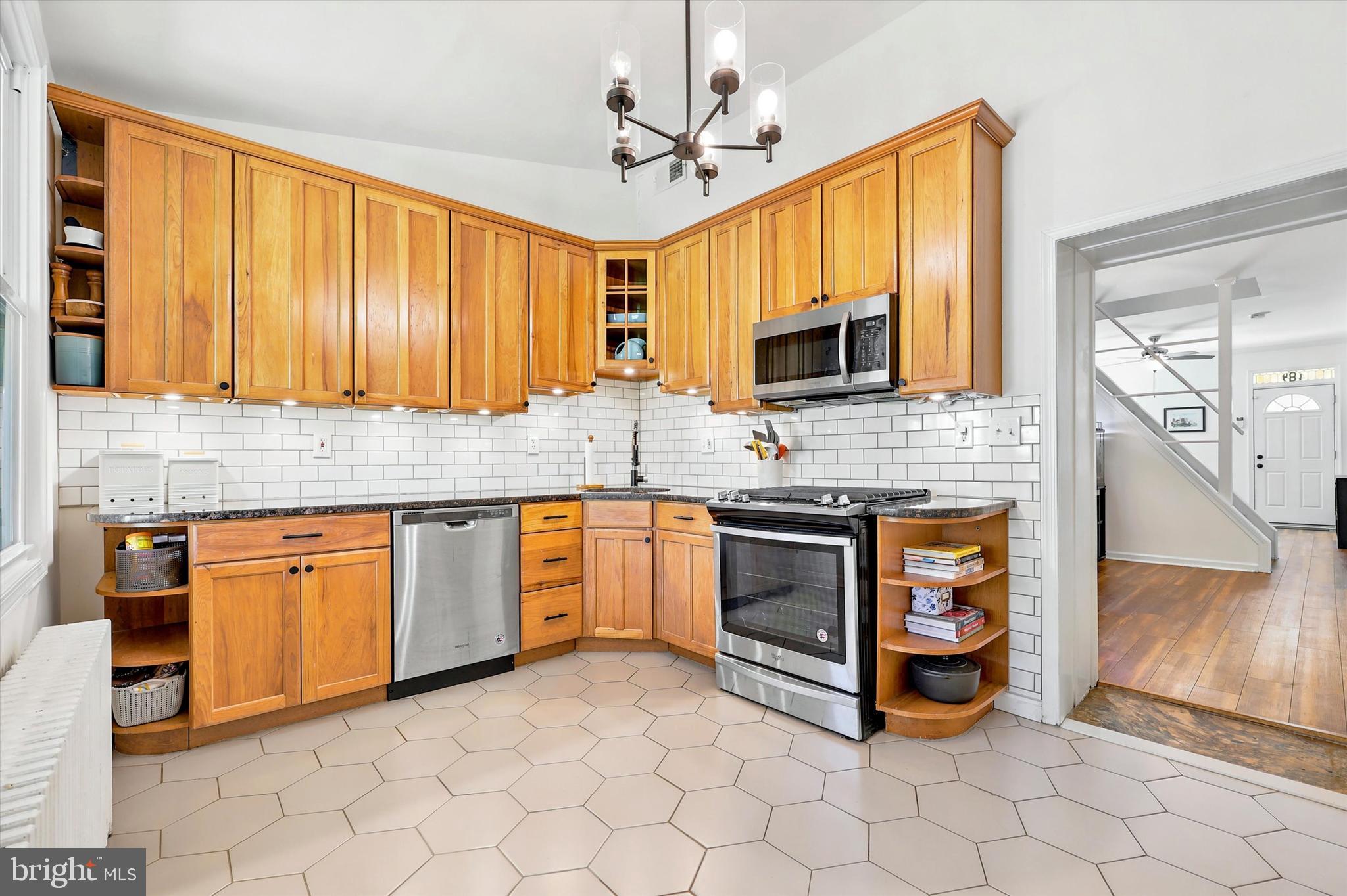 184 Conarroe Street Philadelphia, PA 19127 - Photo 11 of 35