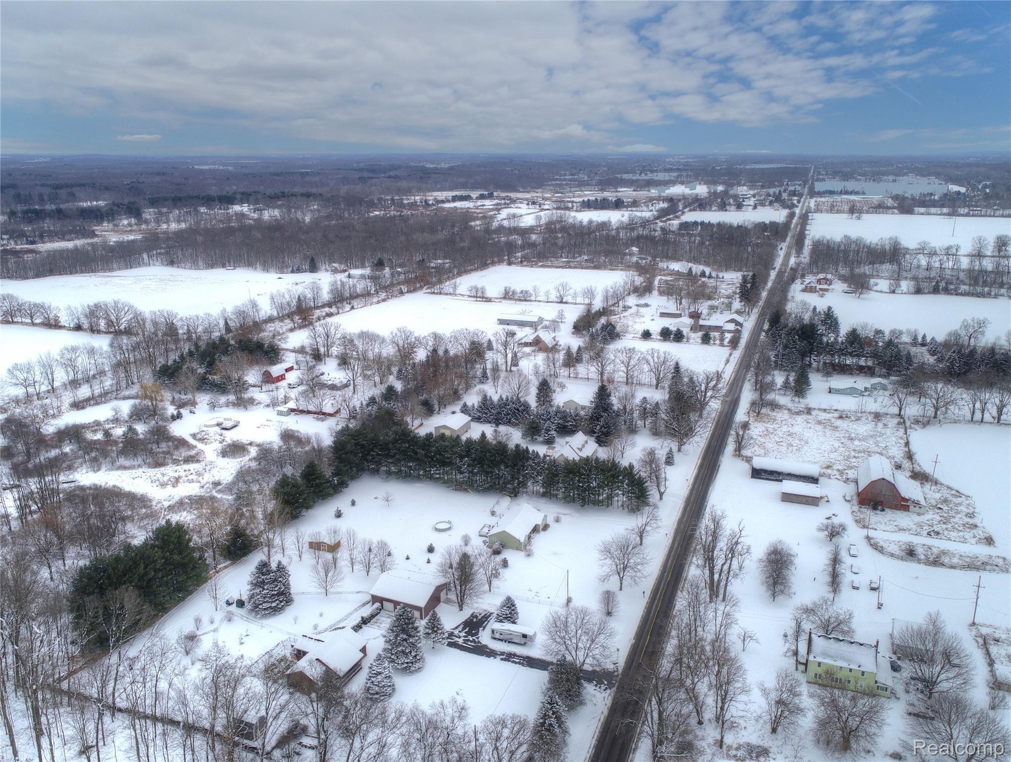 9050 Oak Grove Road Howell, MI 48855 - Photo 5 of 25 DJI_0059_60_61_62_63.jpg