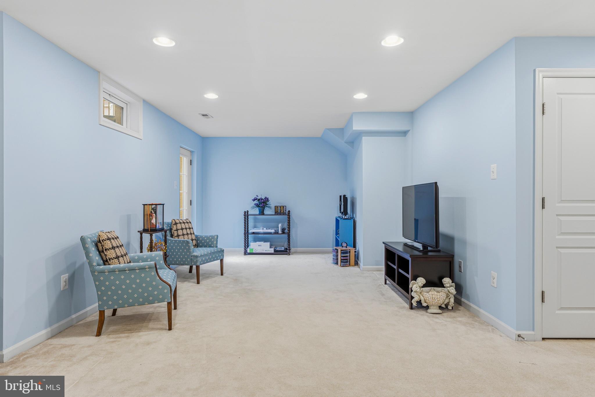 8876 Paddock Lane Baltimore, MD 21234 - Photo 31 of 37 a living room with furniture and a flat screen tv